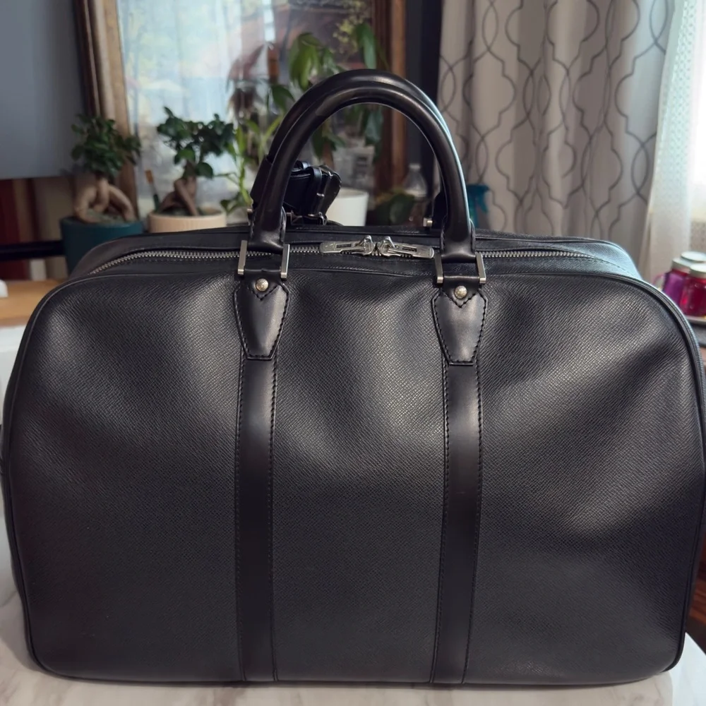 Louis Vuitton Taiga Kendall Leather Weekend Black Duffel Bag